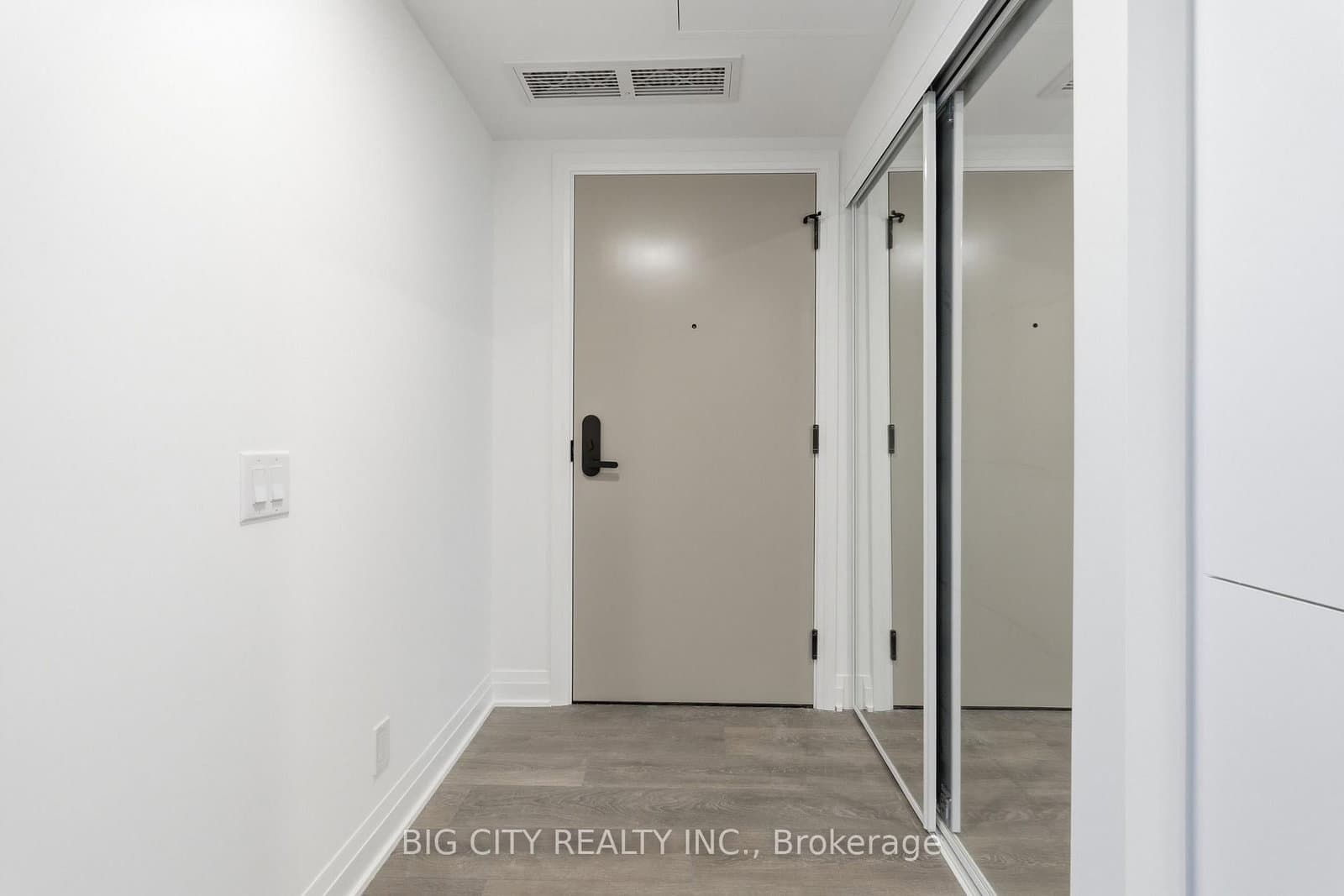 25 Frederick Todd Way, Unit 1606 thumbnail 2