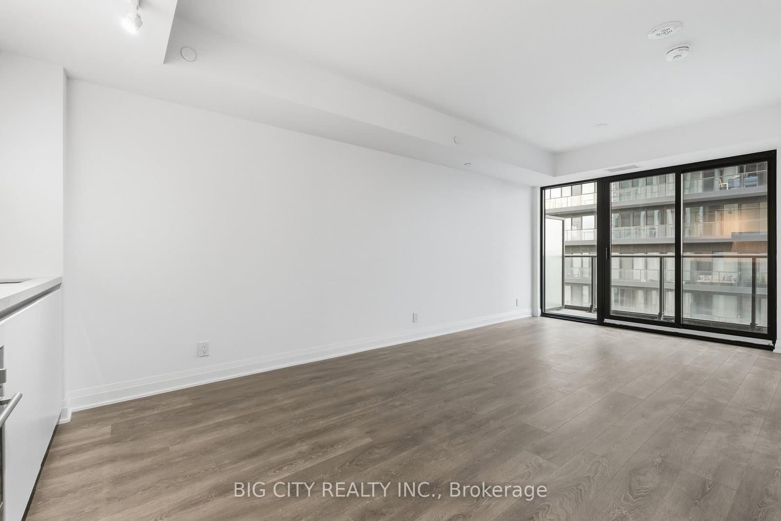 25 Frederick Todd Way, Unit 1606 thumbnail 3