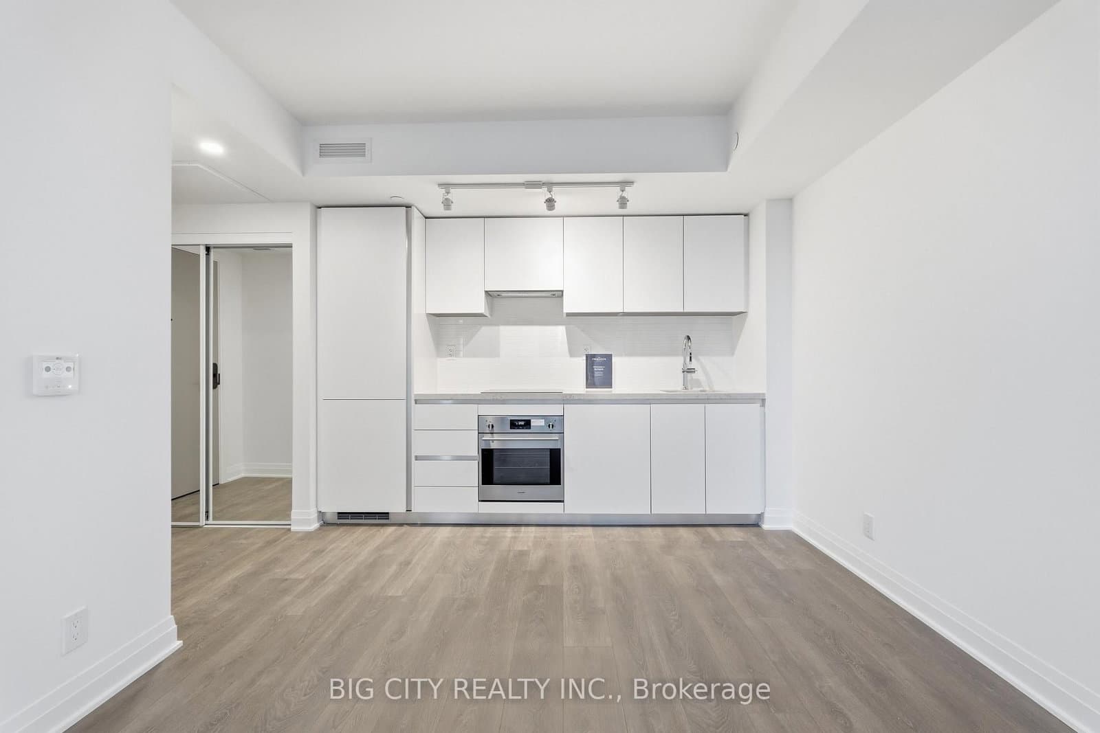 25 Frederick Todd Way, Unit 1606 thumbnail 6