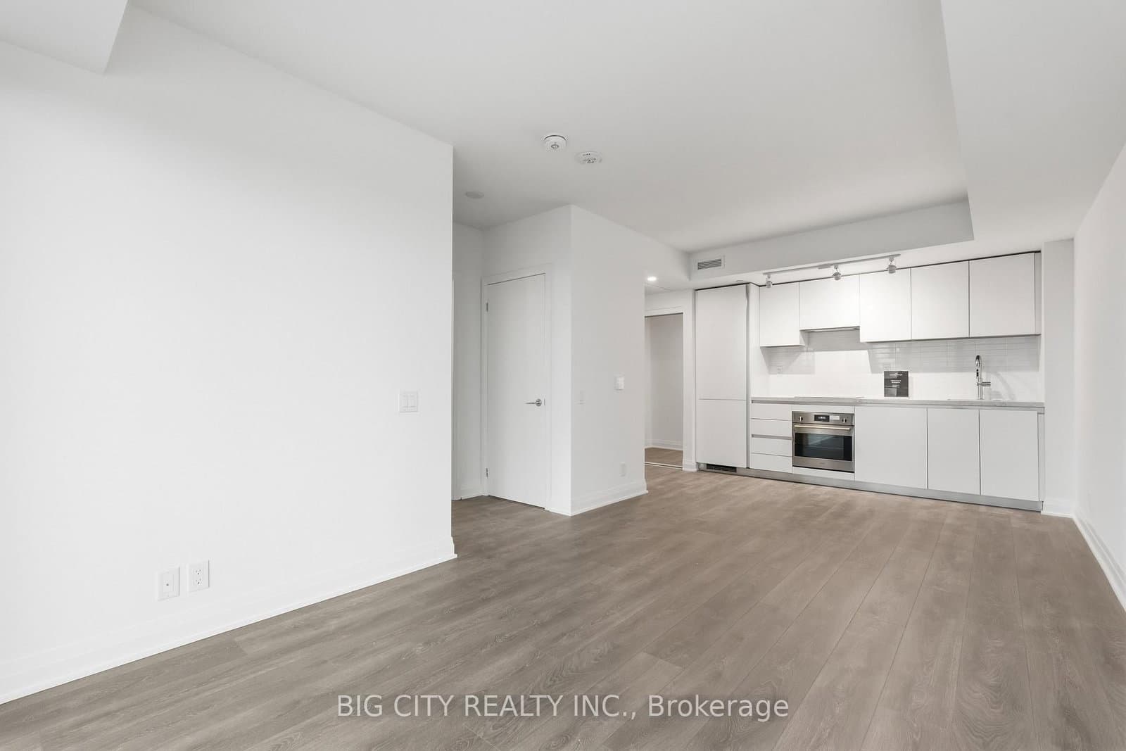 25 Frederick Todd Way, Unit 1606 thumbnail 9