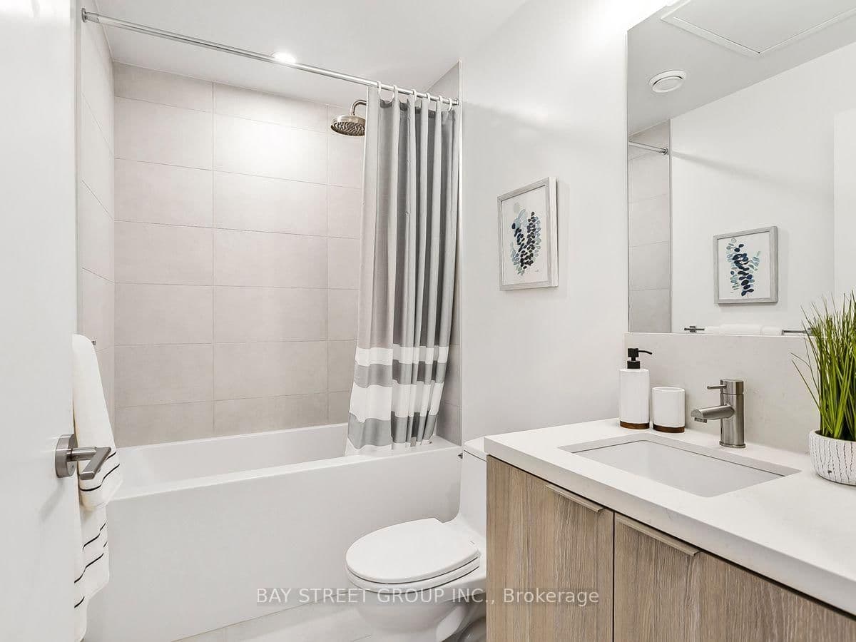 2020 Bathurst Street, Unit 1812 thumbnail 10