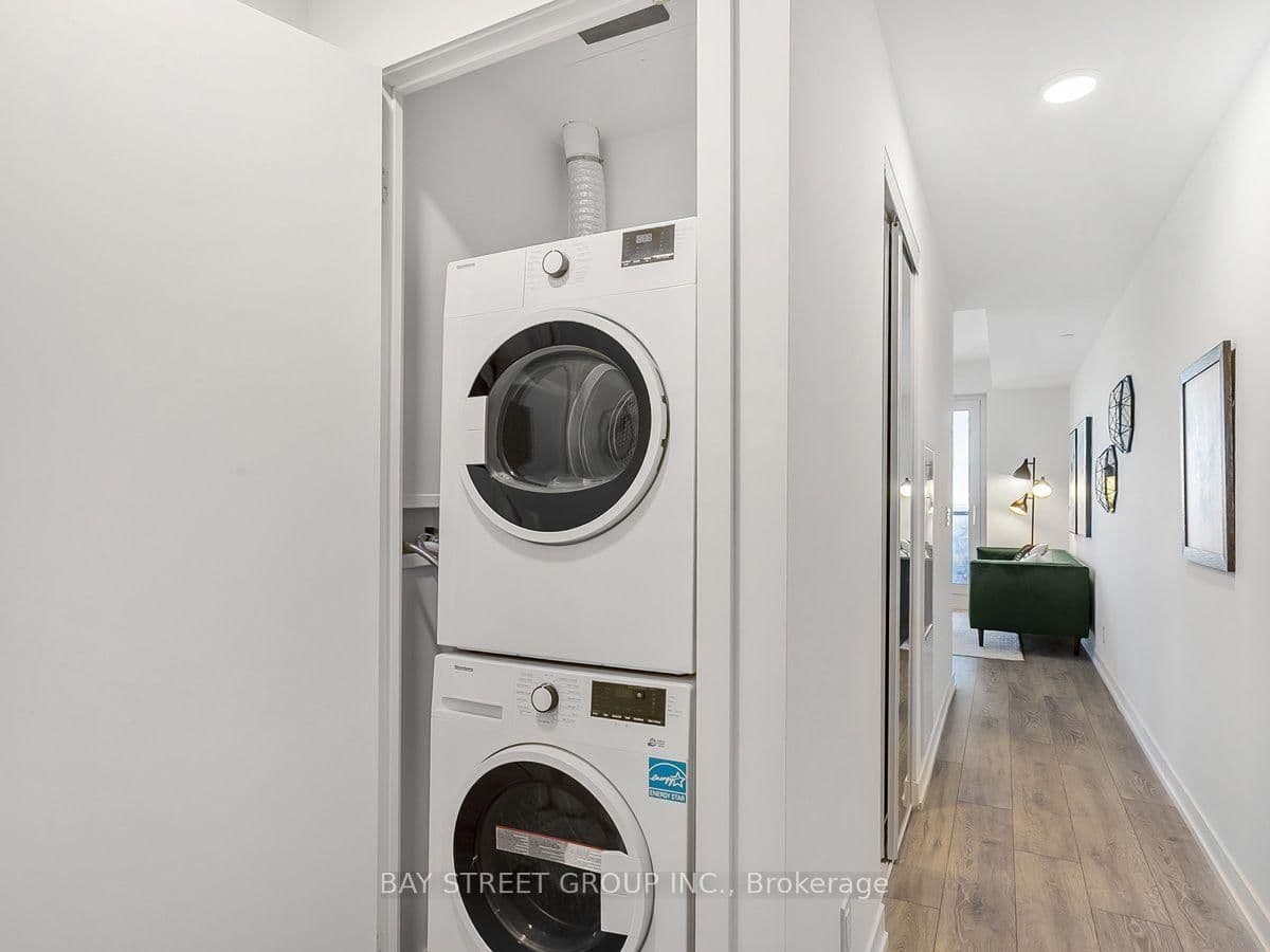 2020 Bathurst Street, Unit 1812 thumbnail 11