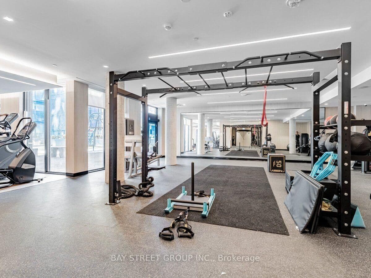 2020 Bathurst Street, Unit 1812 thumbnail 16