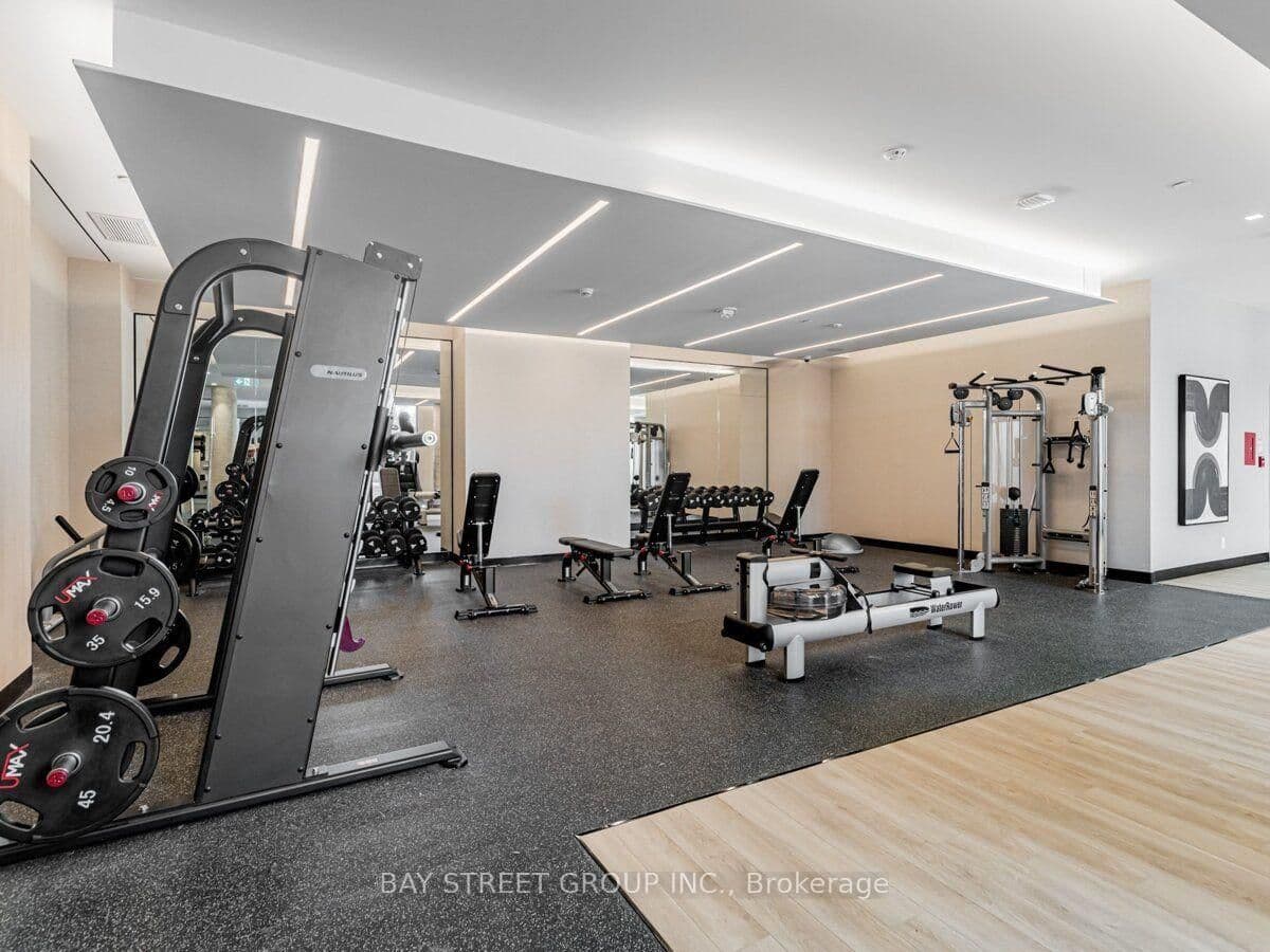 2020 Bathurst Street, Unit 1812 thumbnail 17