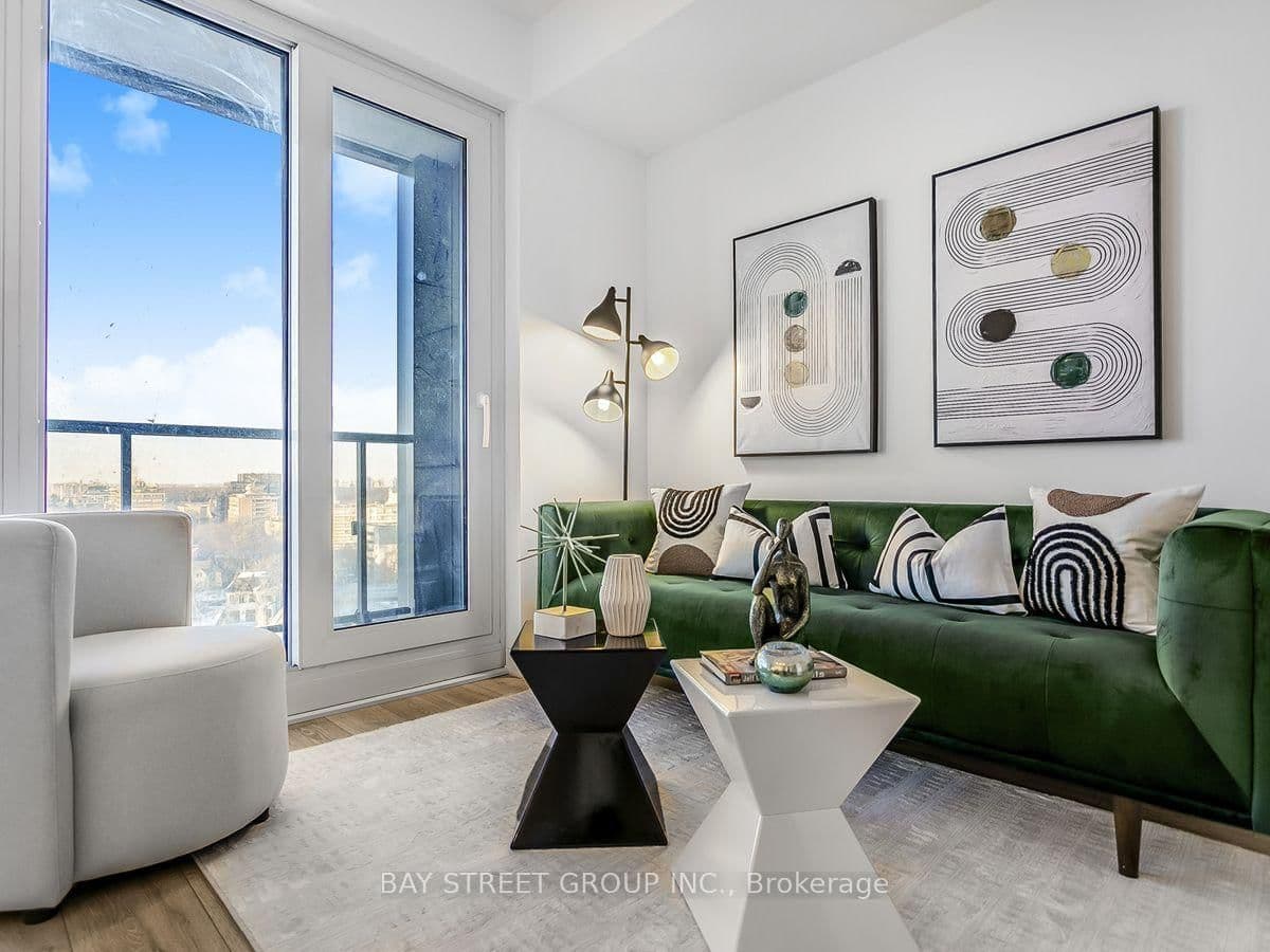 2020 Bathurst Street, Unit 1812 thumbnail 2
