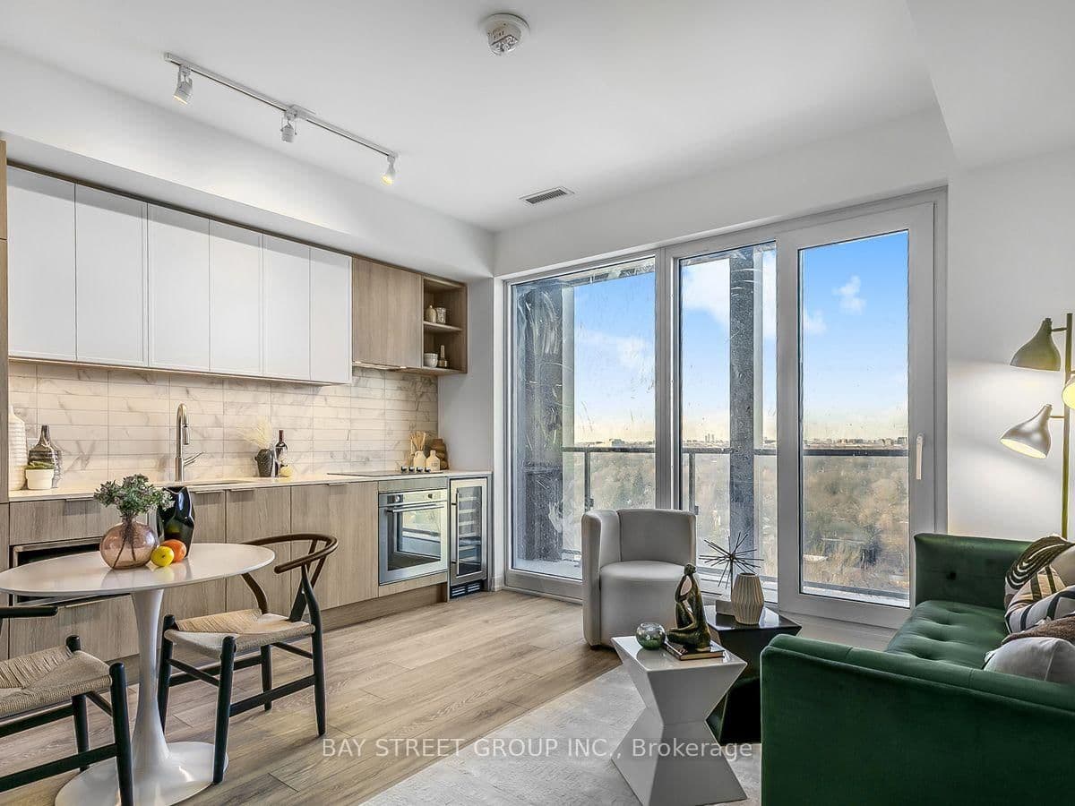 2020 Bathurst Street, Unit 1812 thumbnail 6
