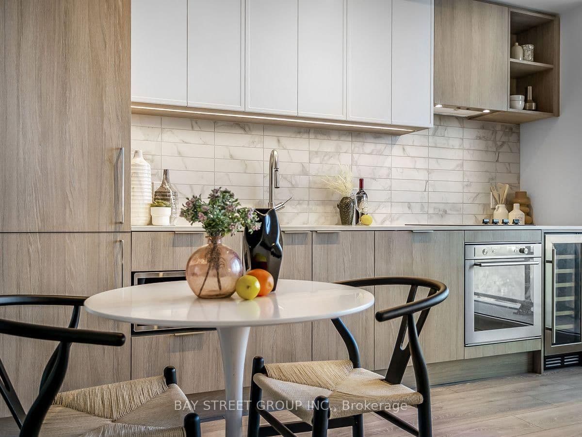 2020 Bathurst Street, Unit 1812 thumbnail 7