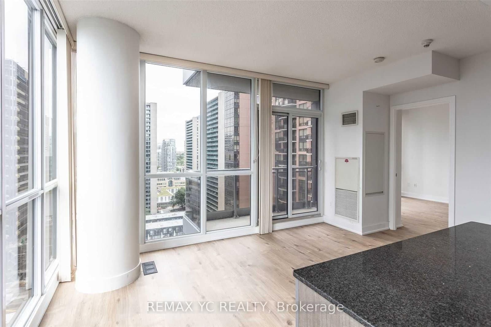 23 SHEPPARD Avenue E, Unit 1803 thumbnail 5