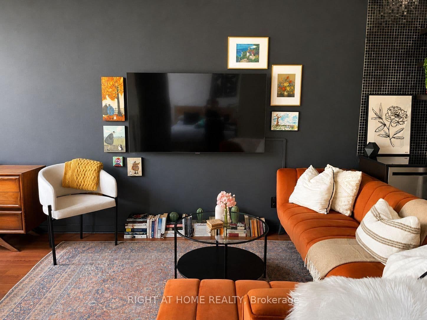 19 Brant Street, Unit 605 thumbnail 2