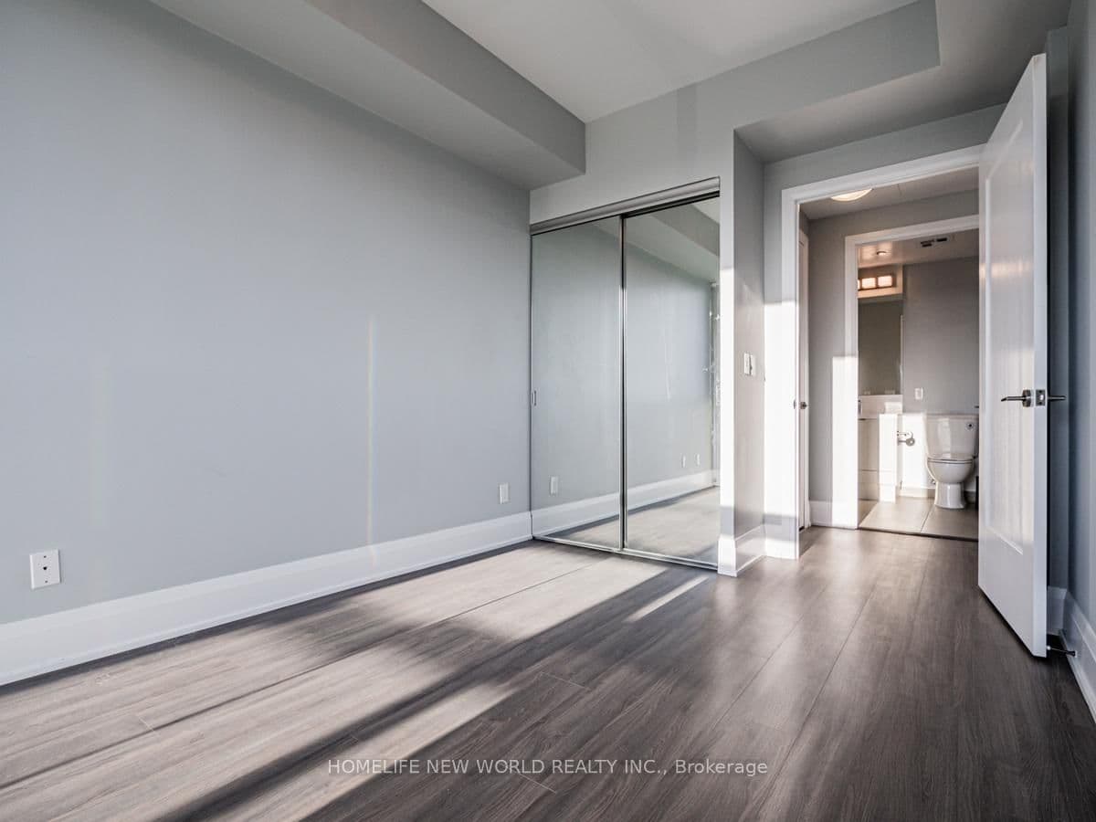 101 Erskine Avenue, Unit 2512 thumbnail 17