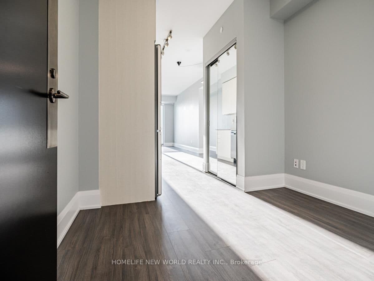 101 Erskine Avenue, Unit 2512 thumbnail 5