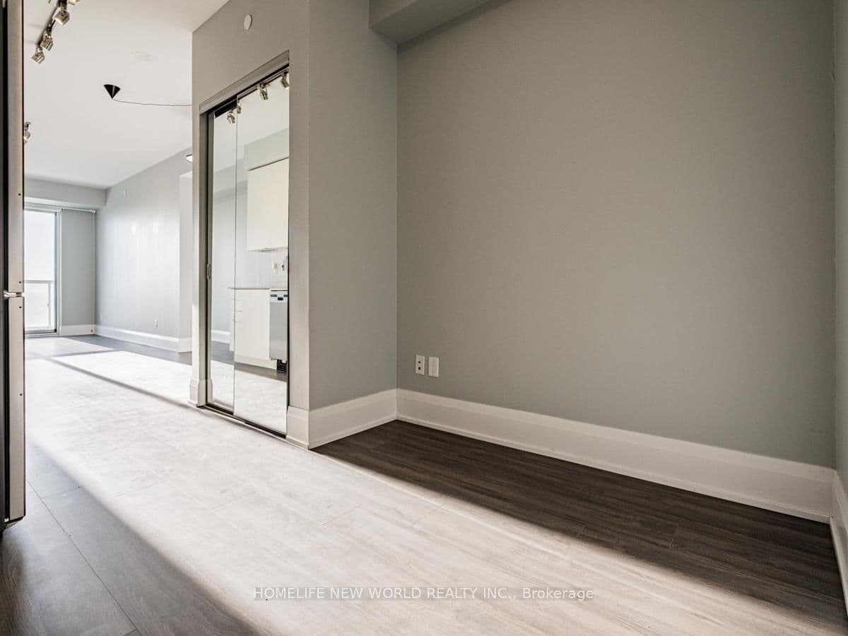 101 Erskine Avenue, Unit 2512 thumbnail 6