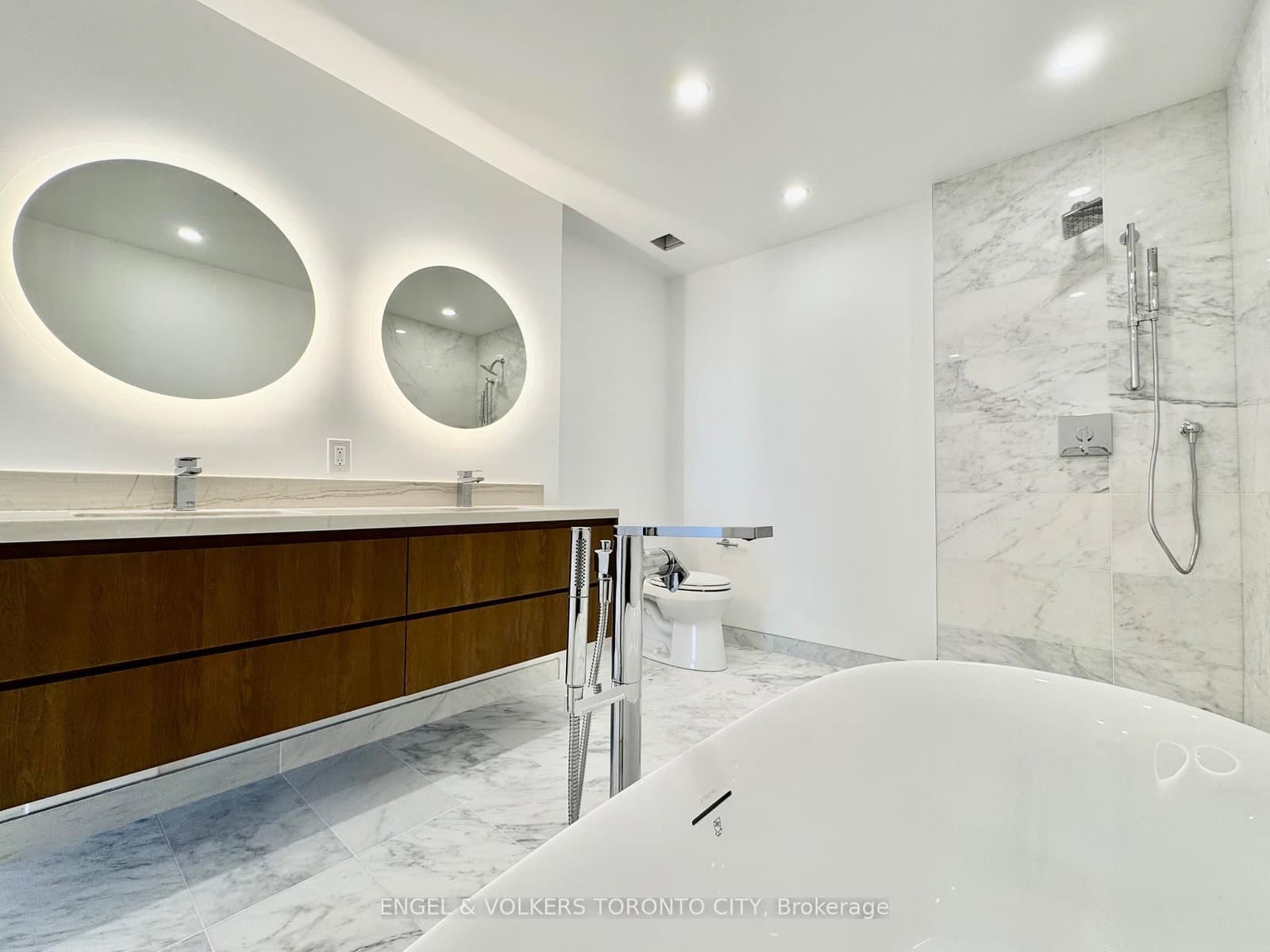 1315 Bay Street, Unit 1303 thumbnail 11