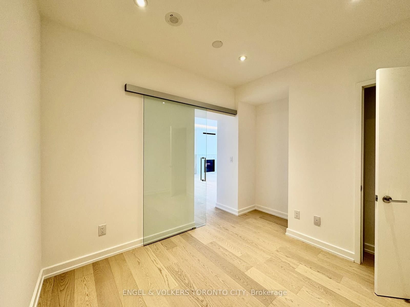 1315 Bay Street, Unit 1303 thumbnail 15