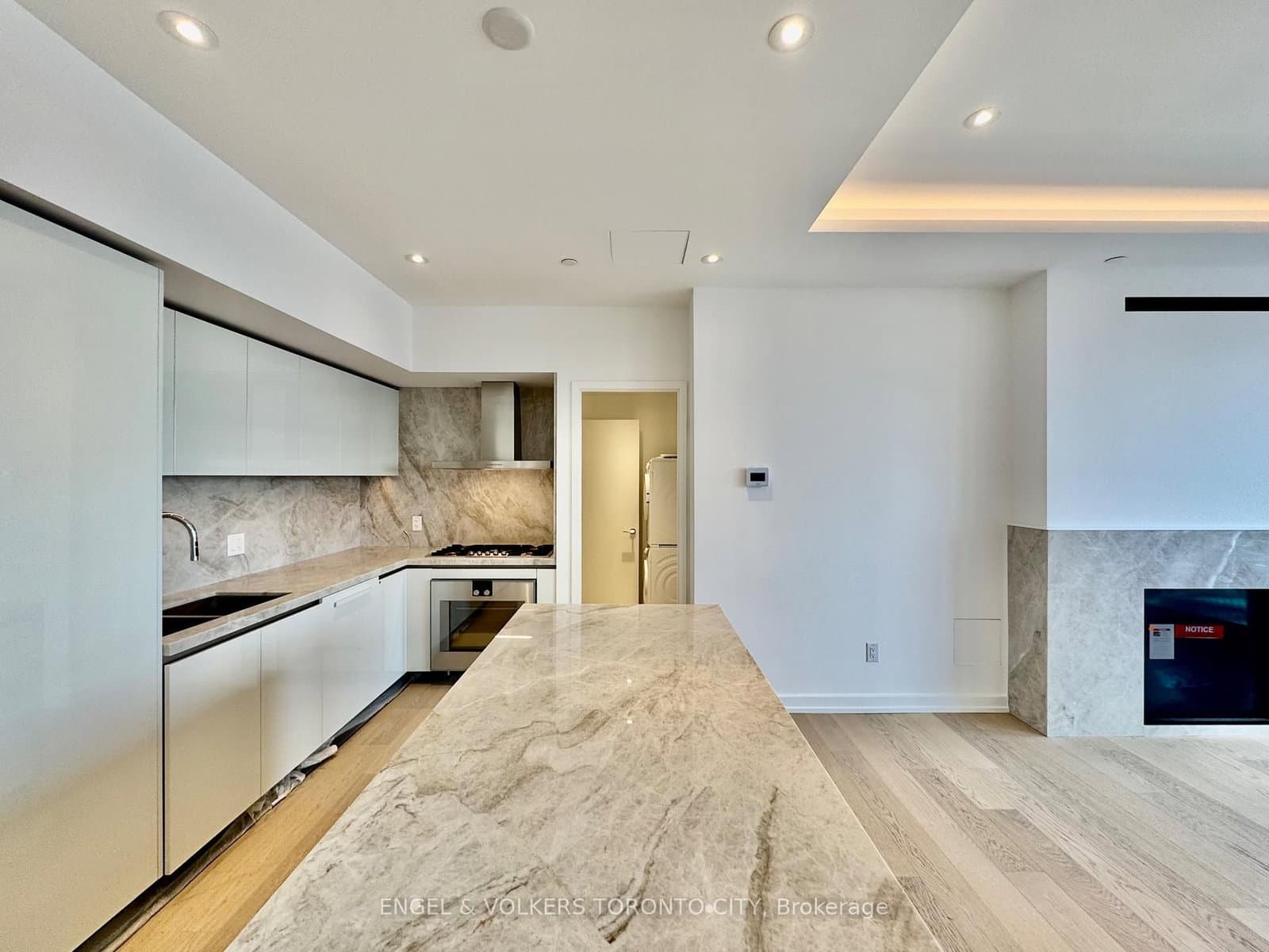 1315 Bay Street, Unit 1303 thumbnail 4