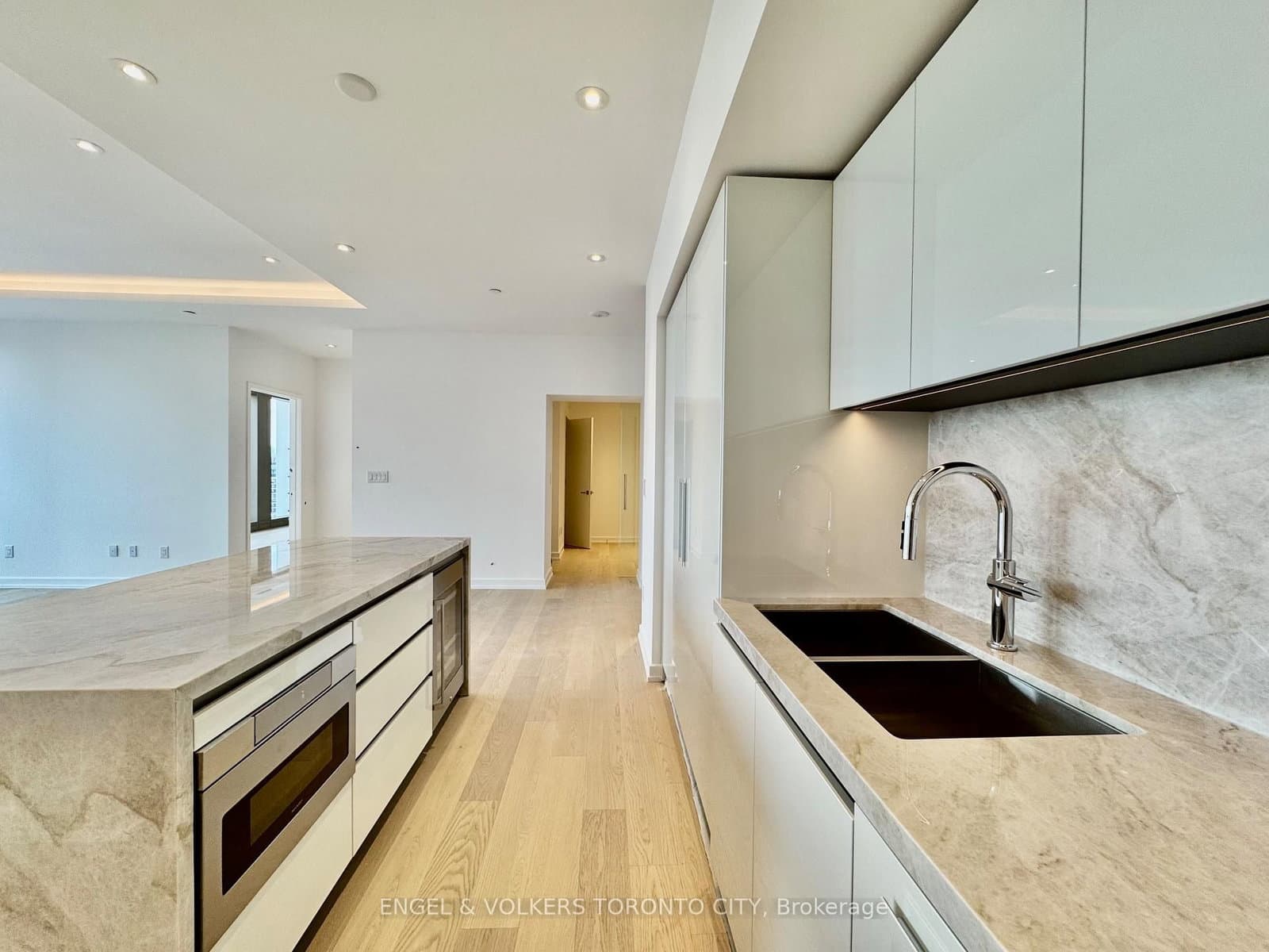 1315 Bay Street, Unit 1303 thumbnail 8