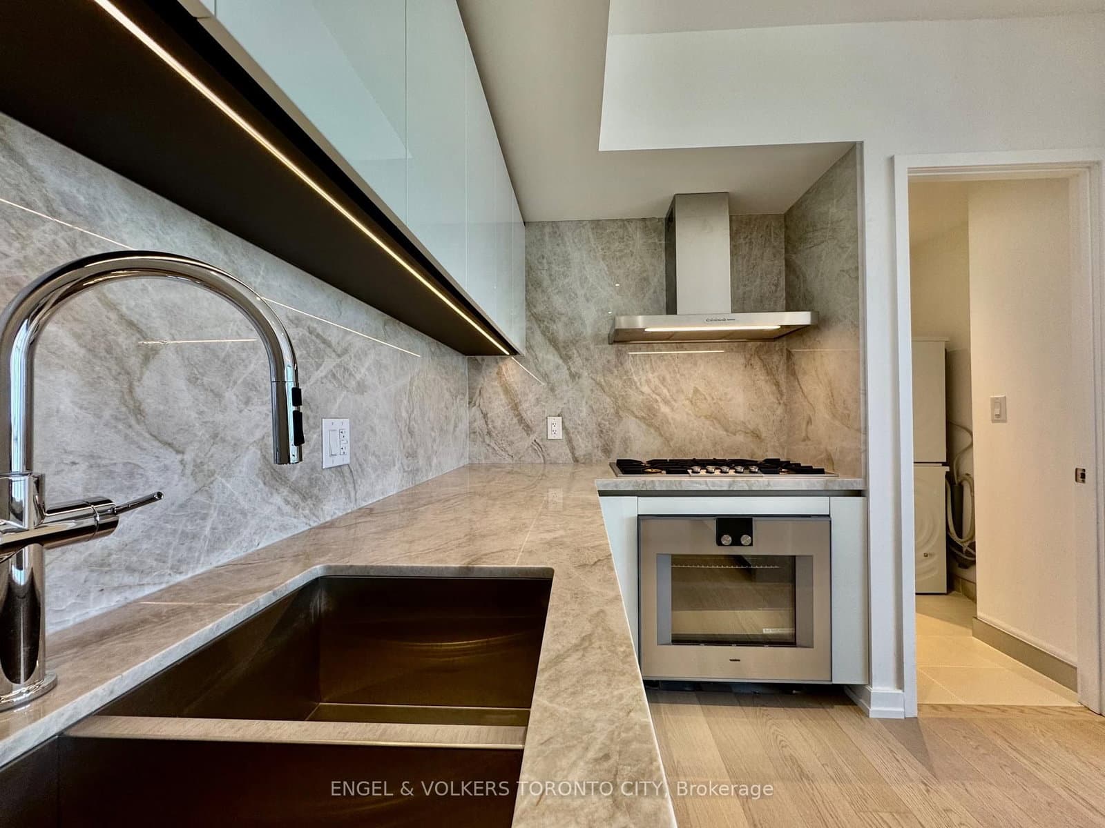 1315 Bay Street, Unit 1303 thumbnail 9