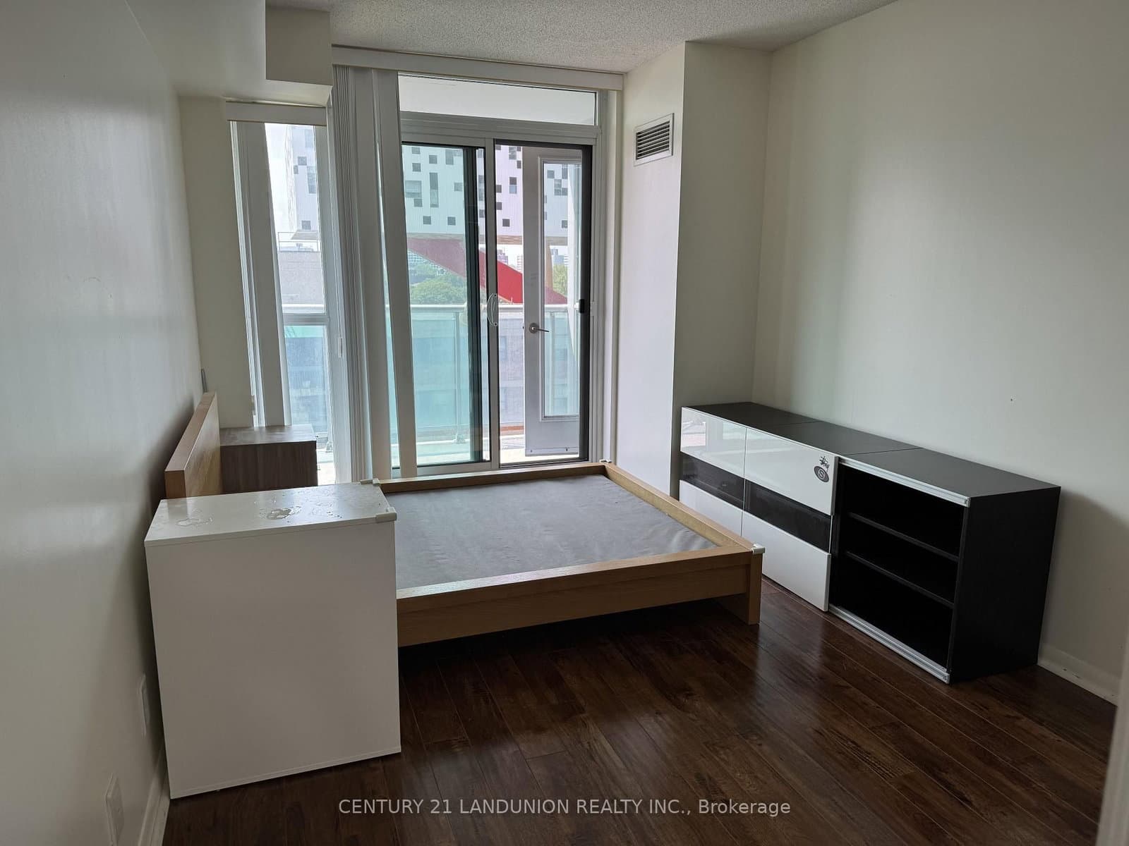 96 St Patrick Street, Unit 910 thumbnail 10