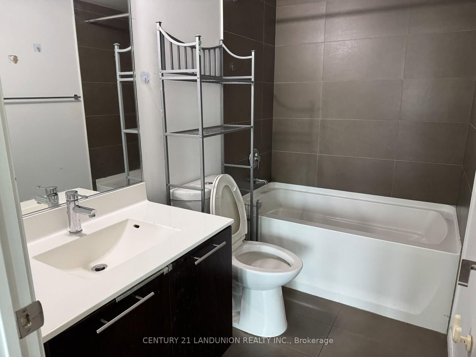 96 St Patrick Street, Unit 910 thumbnail 7