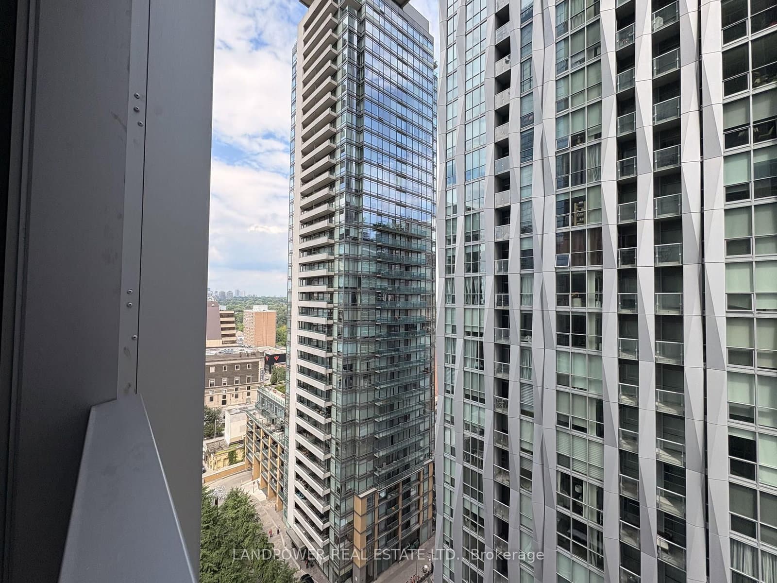 11 Yorkville Avenue, Unit 1307 thumbnail 17