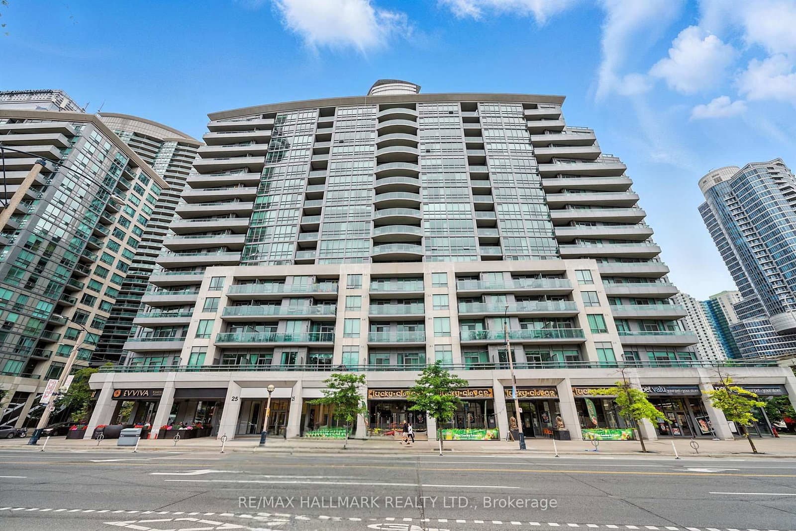 25 Lower Simcoe Street, Unit 301 thumbnail 3