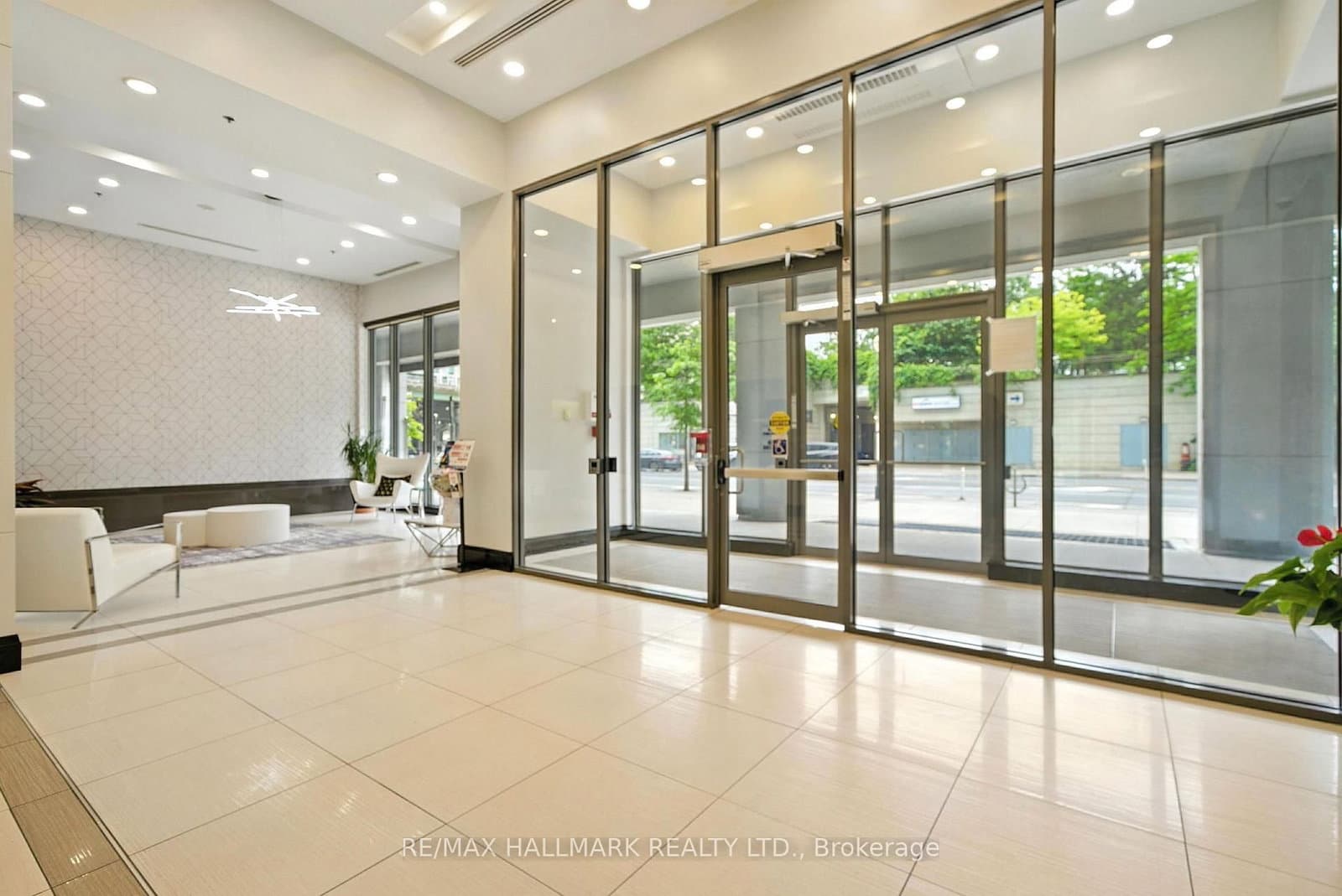 25 Lower Simcoe Street, Unit 301 thumbnail 7