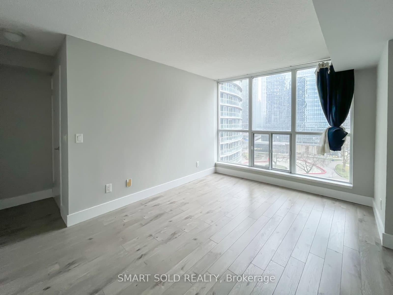 208 Queens Quay W, Unit 1002 thumbnail 8