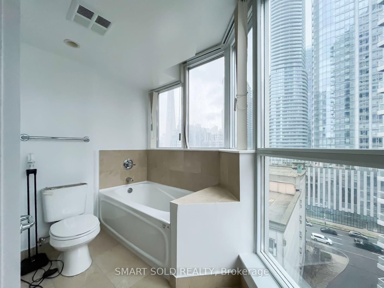 208 Queens Quay W, Unit 1002 thumbnail 9