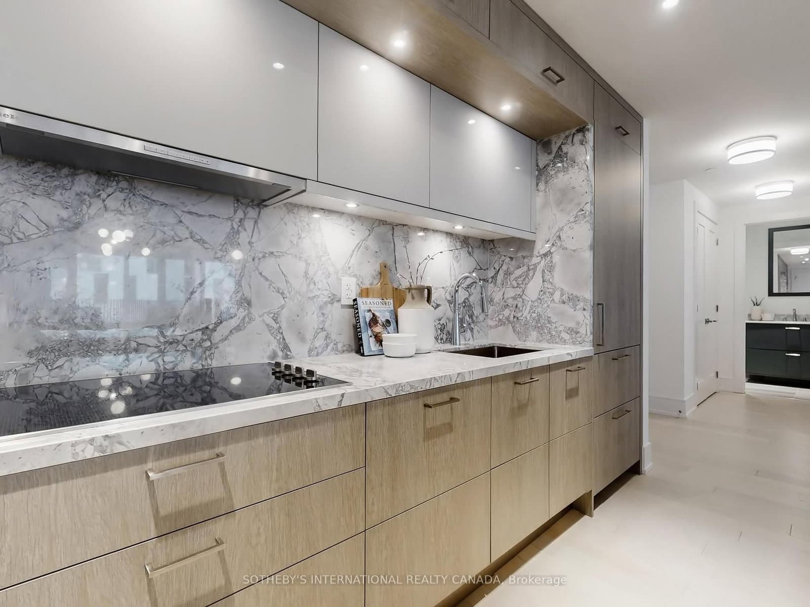 155 Merchants' Wharf, Unit 515 thumbnail 7