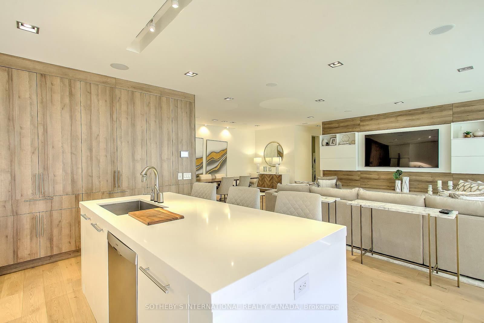 20 Blue Jays Way, Unit 2101 thumbnail 11