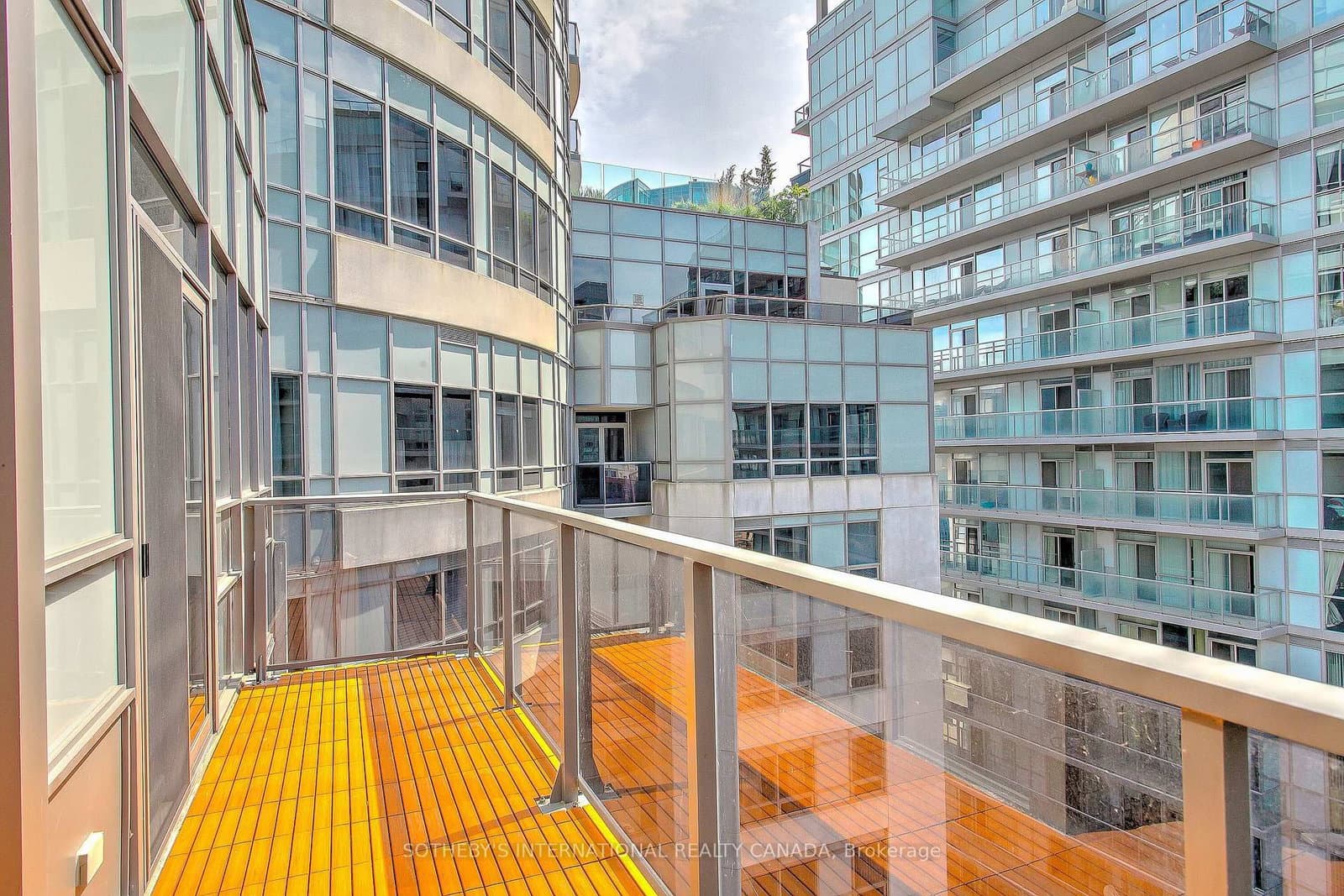 20 Blue Jays Way, Unit 2101 thumbnail 34