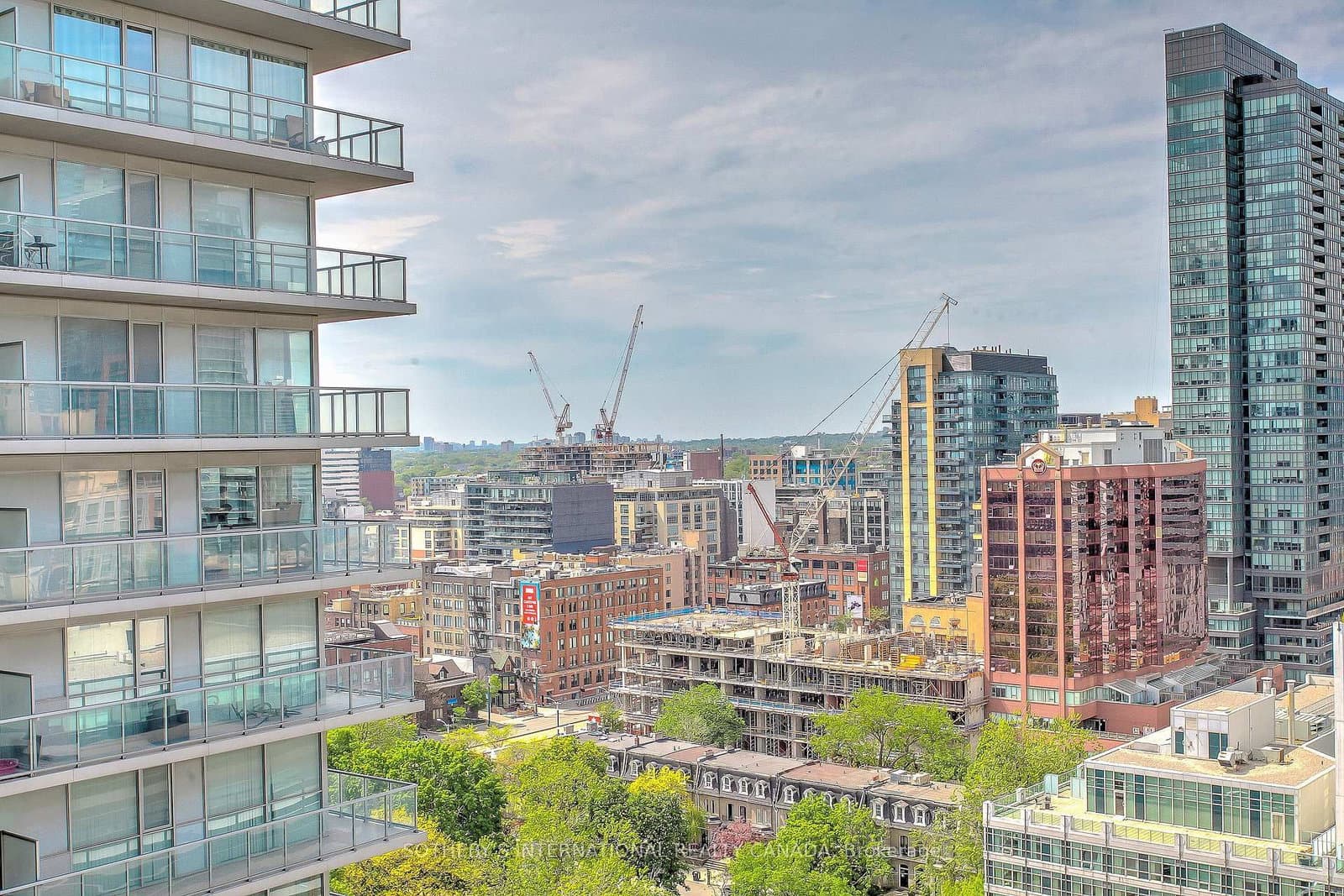 20 Blue Jays Way, Unit 2101 thumbnail 36