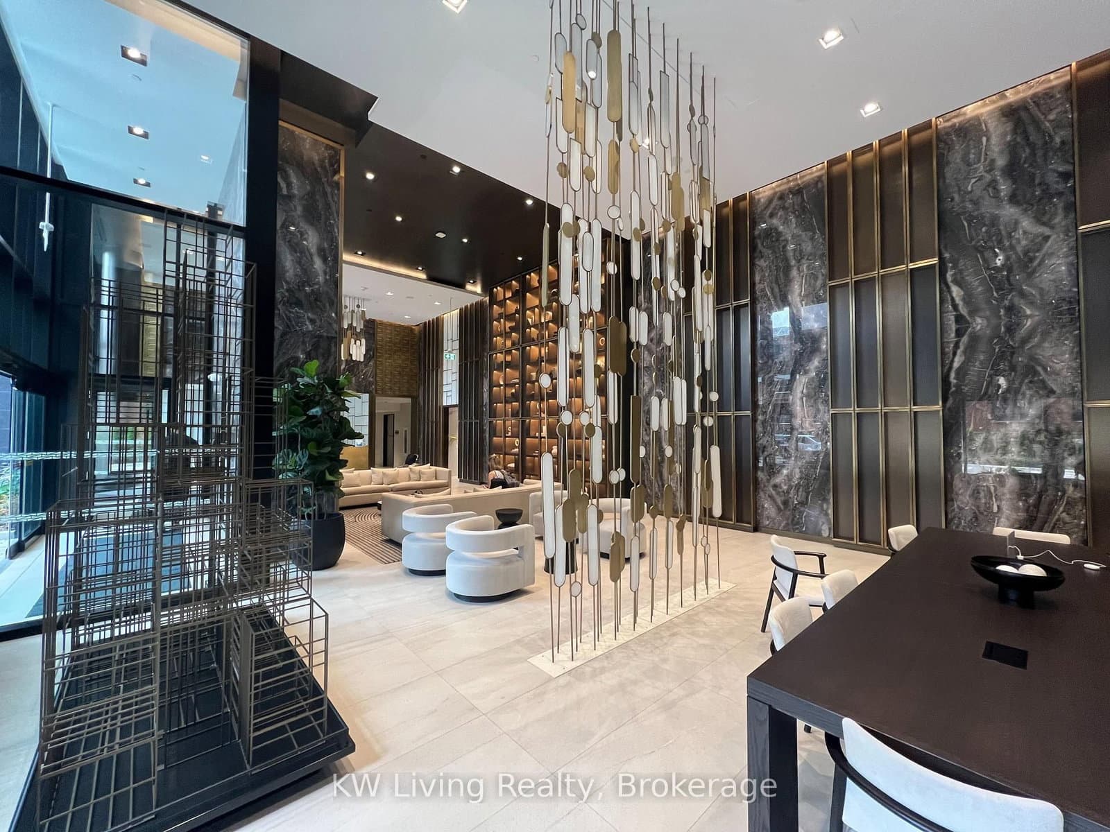117 Broadway Avenue, Unit 612 thumbnail 2