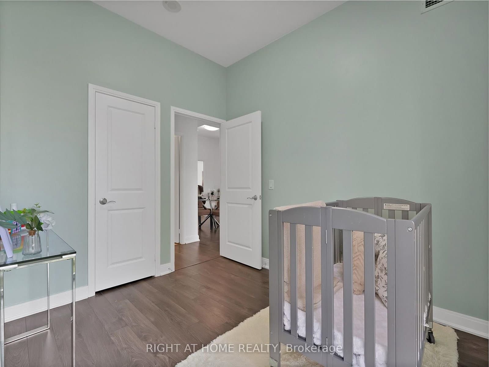 88 Broadway Avenue, Unit 812 thumbnail 12