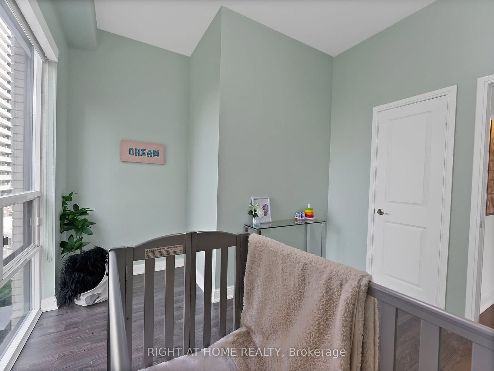 88 Broadway Avenue, Unit 812 thumbnail 13