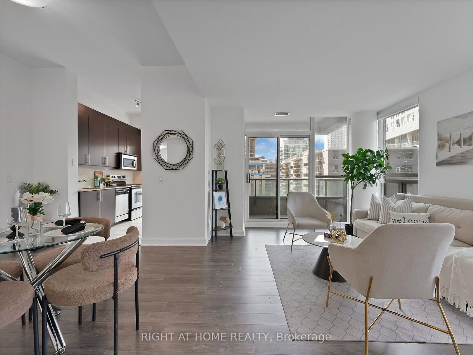 88 Broadway Avenue, Unit 812 thumbnail 14