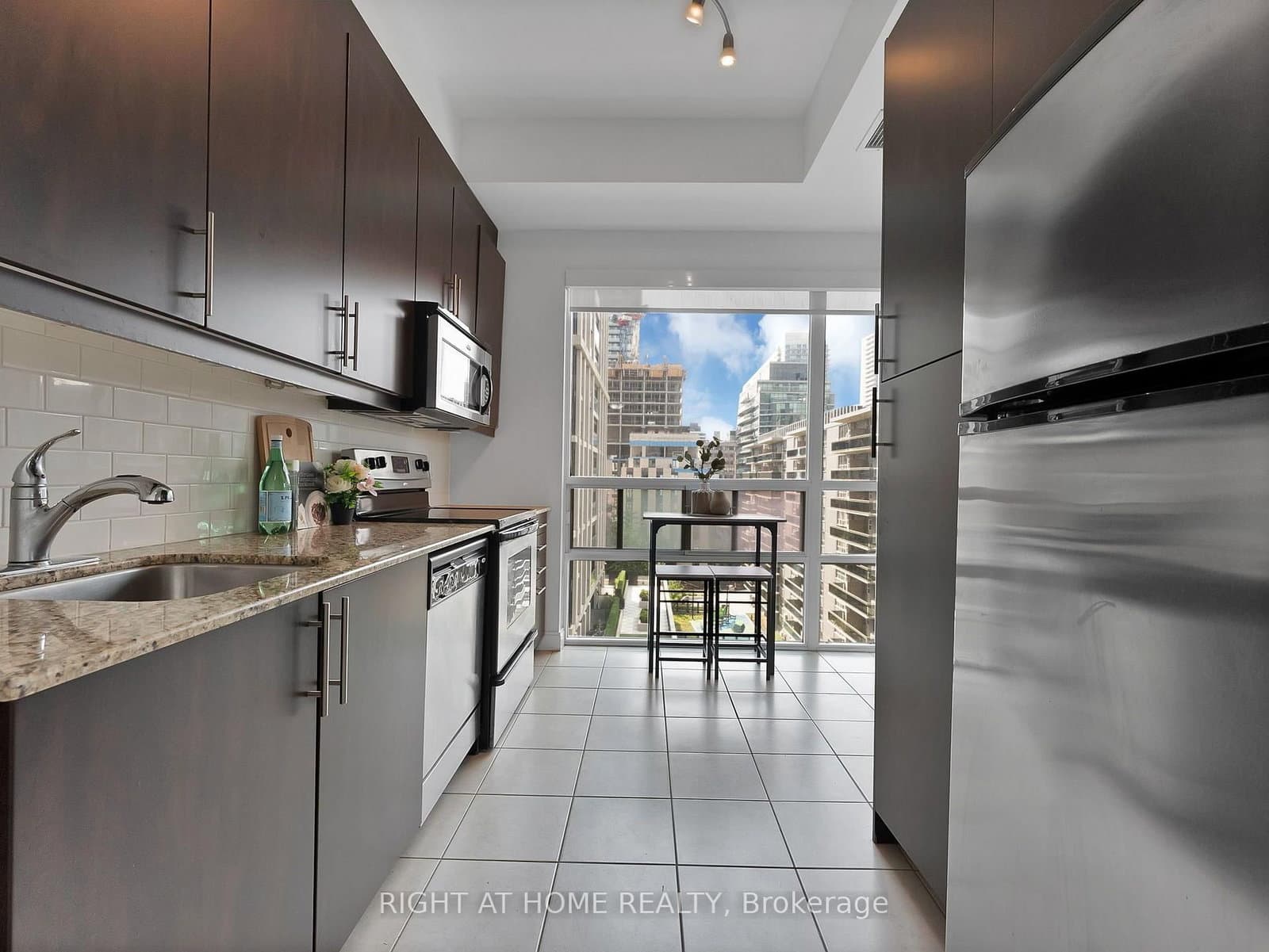 88 Broadway Avenue, Unit 812 thumbnail 18
