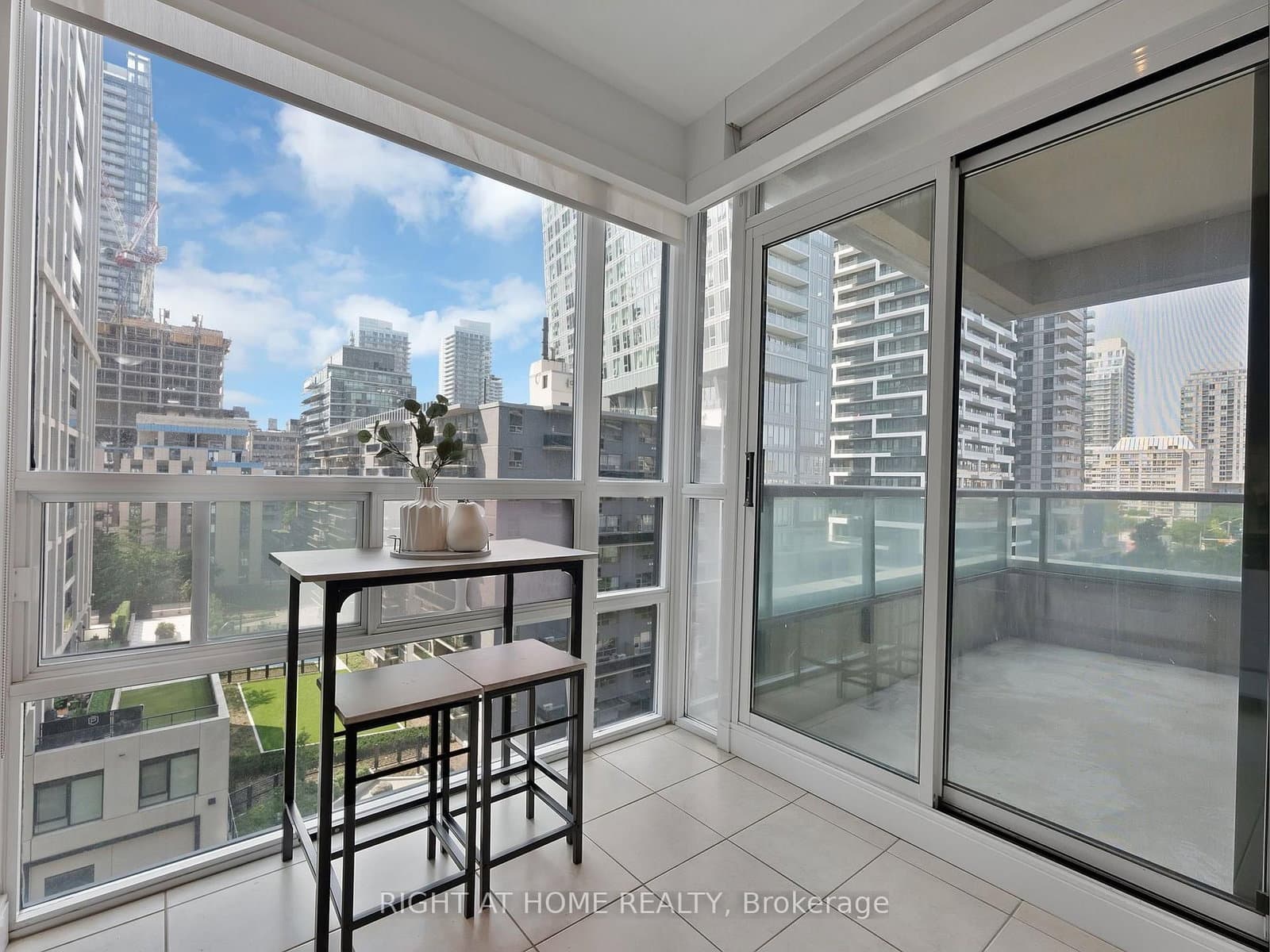 88 Broadway Avenue, Unit 812 thumbnail 19