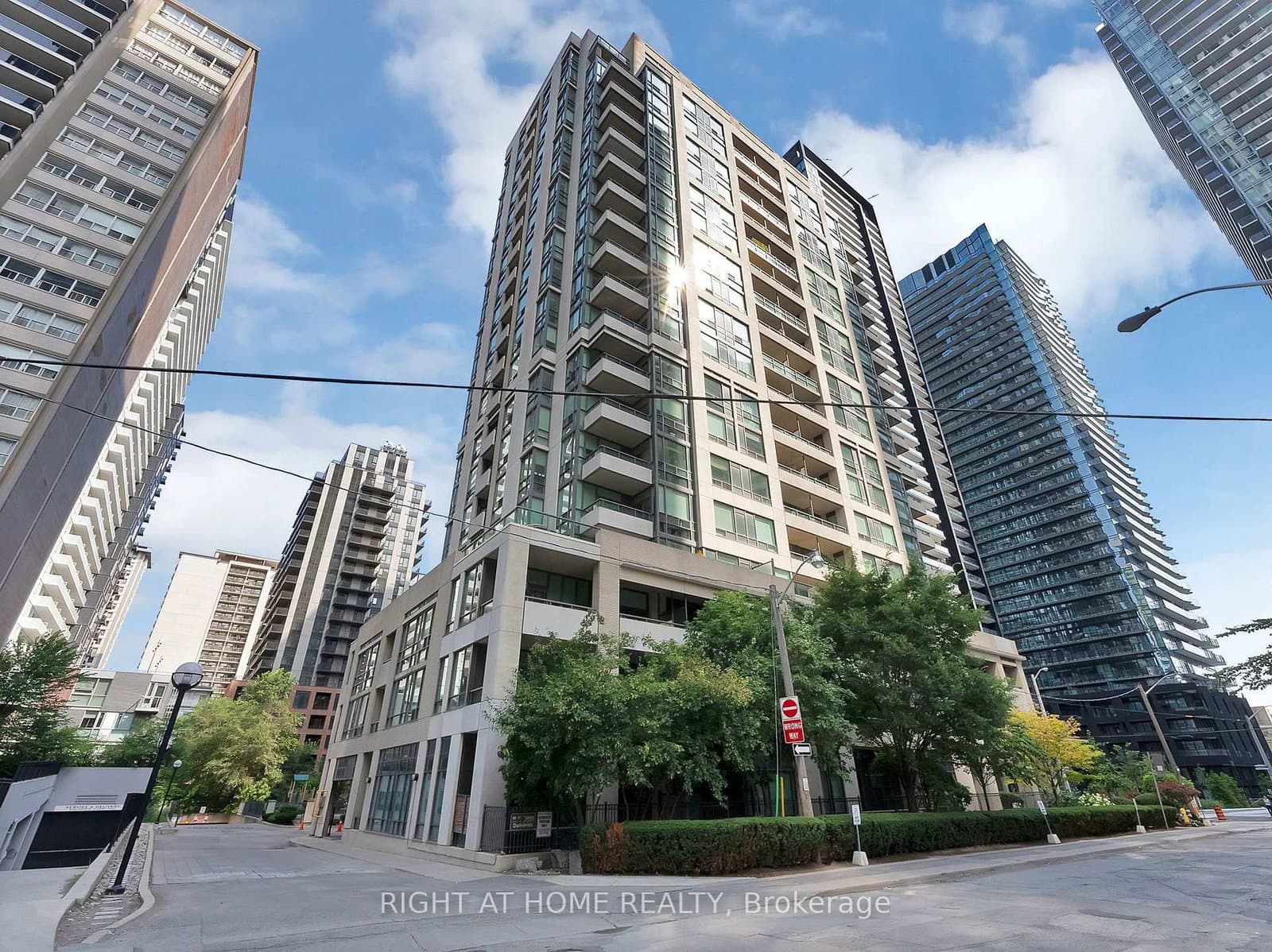 88 Broadway Avenue, Unit 812 thumbnail 2