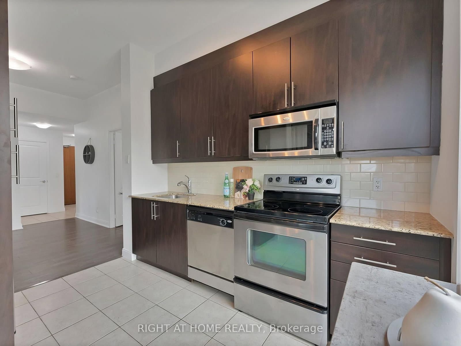 88 Broadway Avenue, Unit 812 thumbnail 20
