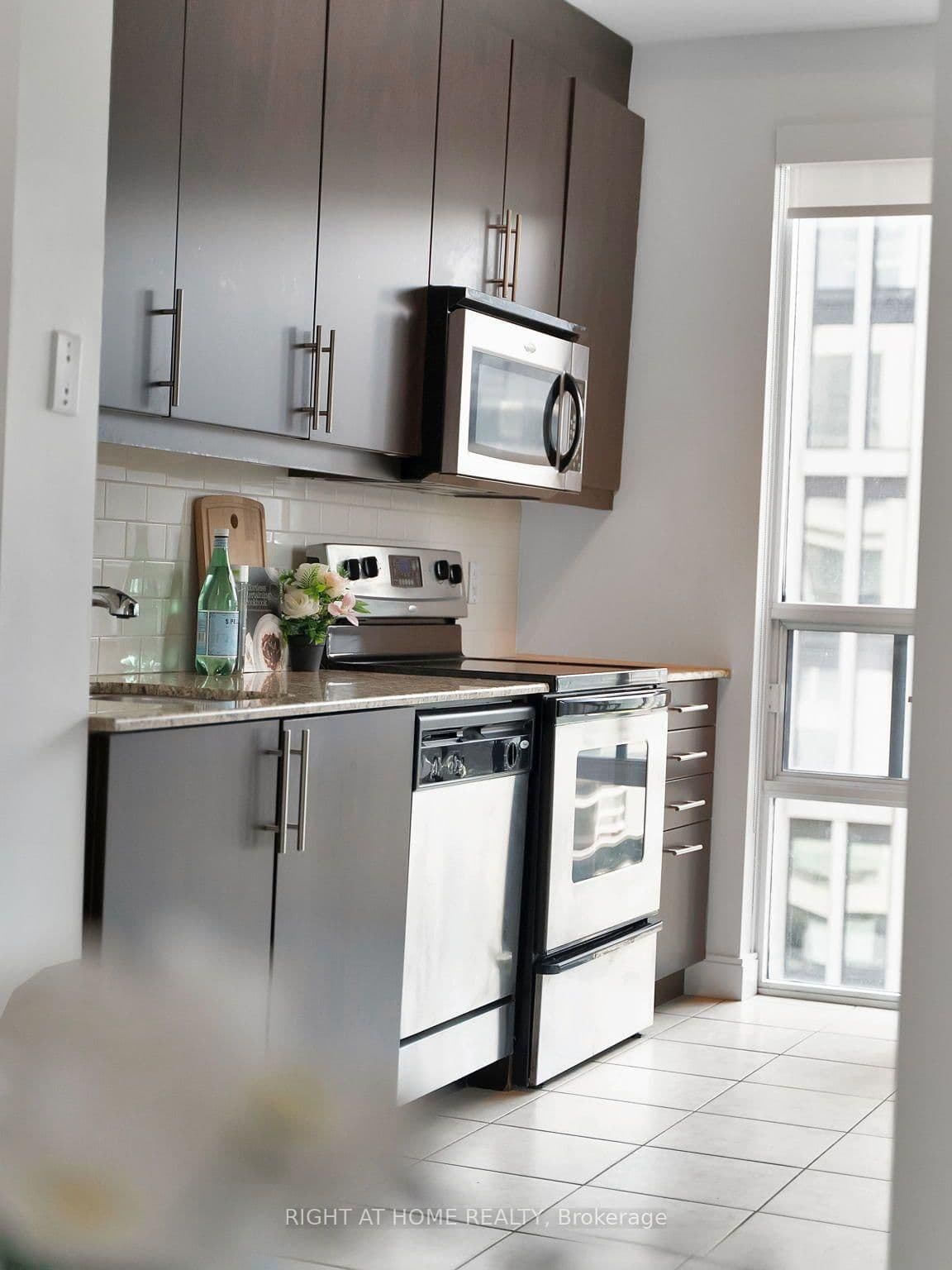 88 Broadway Avenue, Unit 812 thumbnail 27
