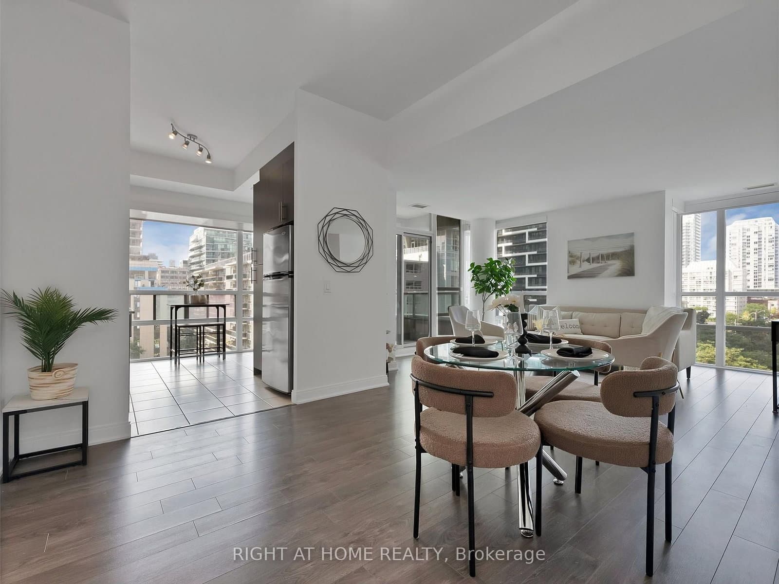 88 Broadway Avenue, Unit 812 thumbnail 6