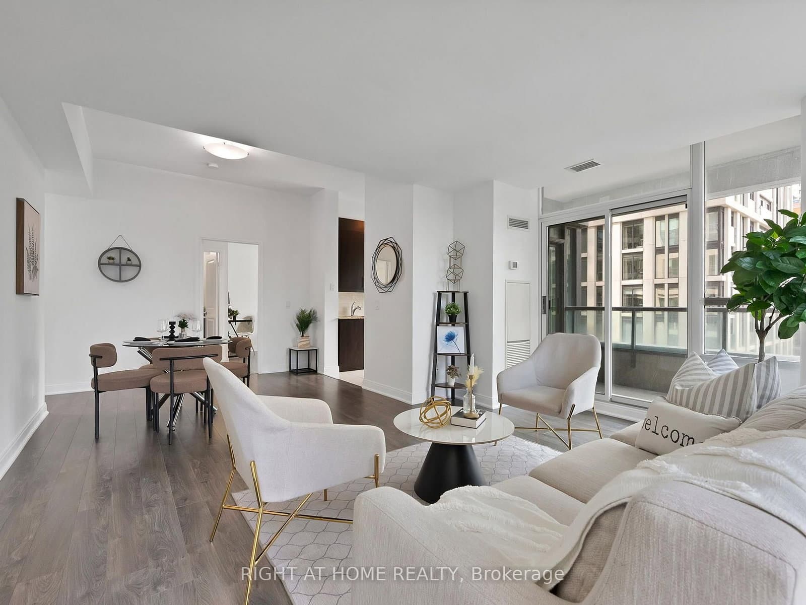 88 Broadway Avenue, Unit 812 thumbnail 9