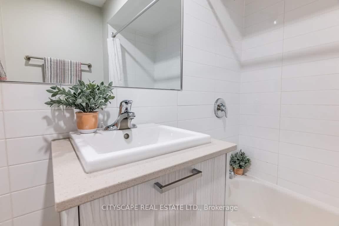 85 Wellesley Street E, Unit 909 thumbnail 14