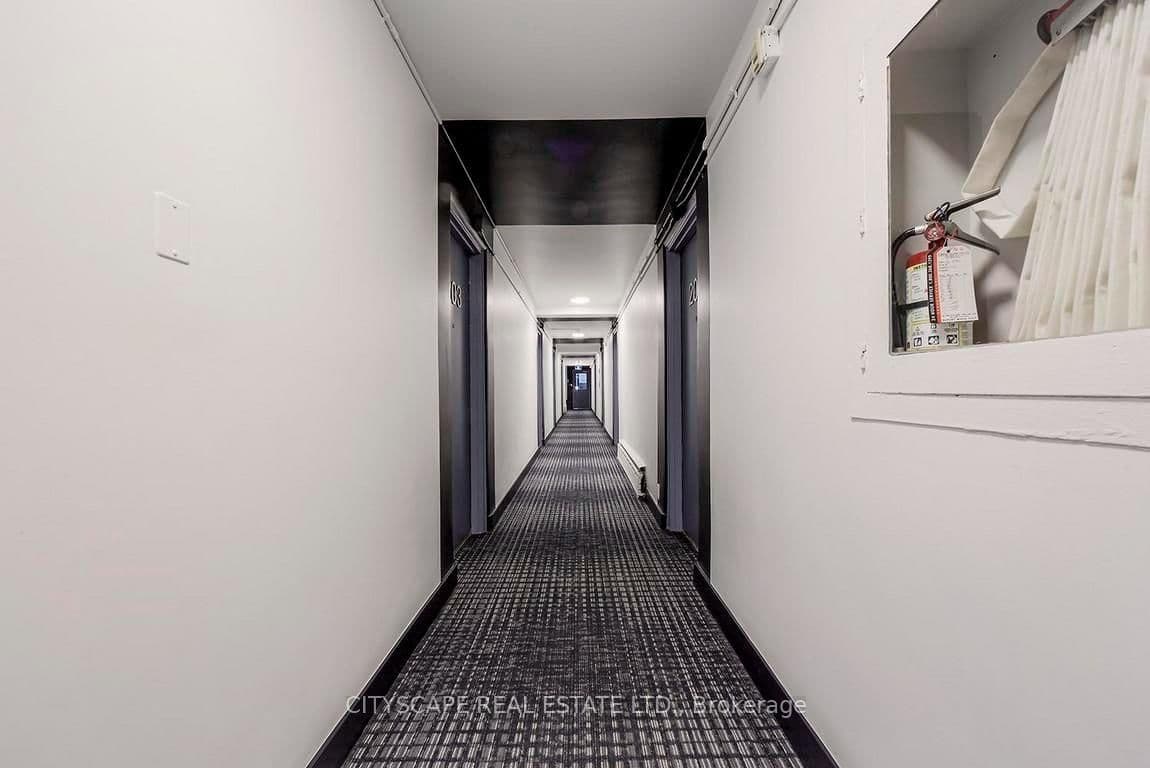 85 Wellesley Street E, Unit 909 thumbnail 2