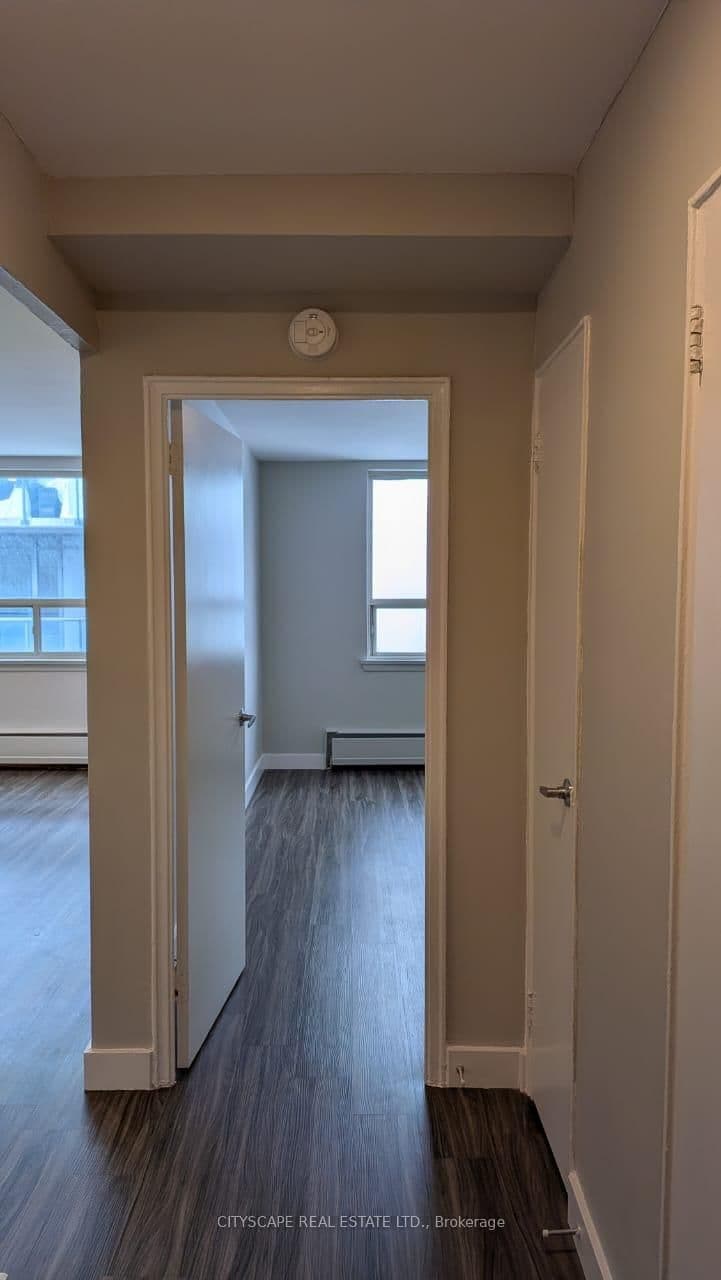 85 Wellesley Street E, Unit 909 thumbnail 3
