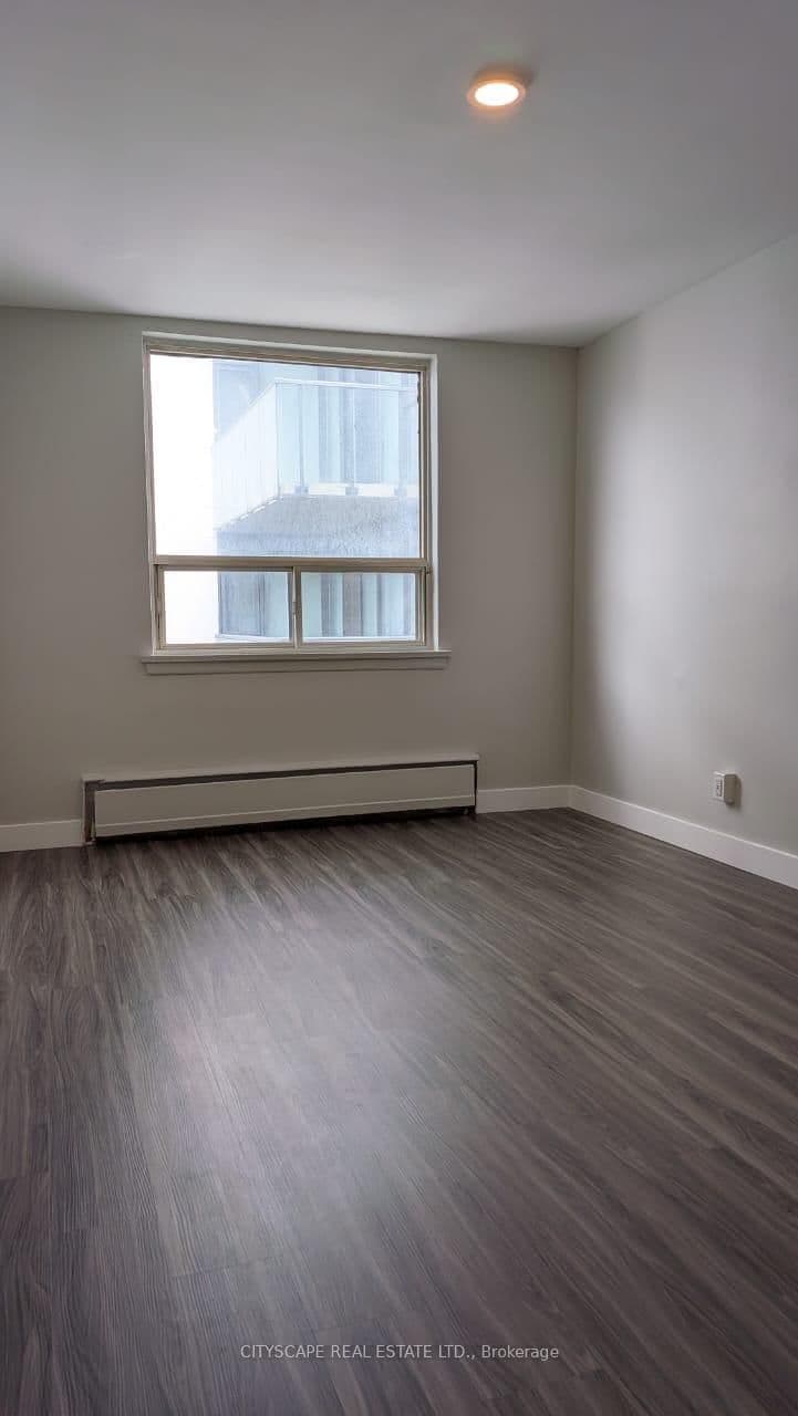 85 Wellesley Street E, Unit 909 thumbnail 4