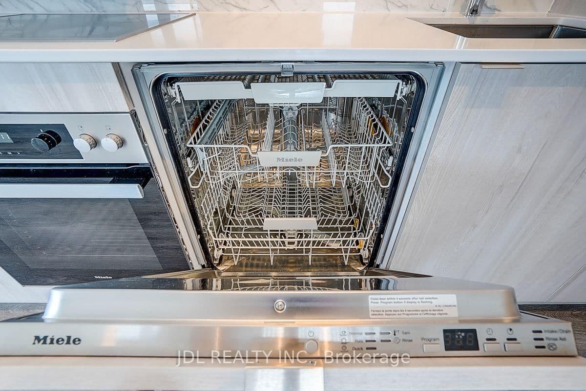 138 Downes Street, Unit 5103 thumbnail 10