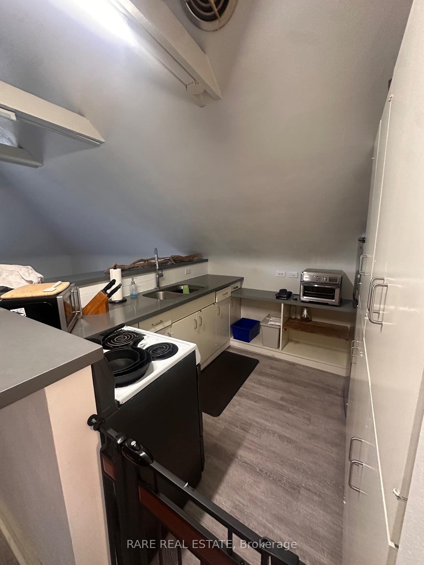 737 Avenue Road, Unit 3 thumbnail 4