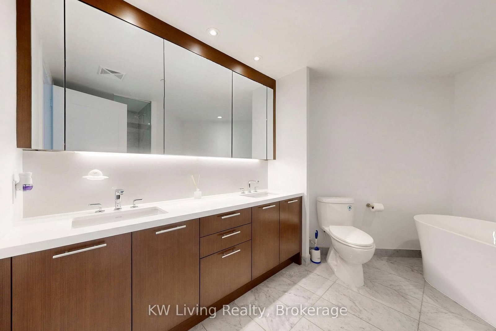 1 Edgewater Drive, Unit GPH 12 thumbnail 30
